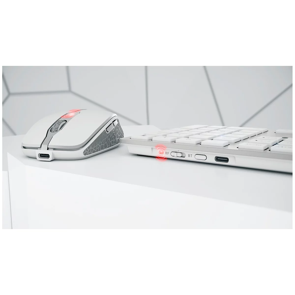 Draadloos toetsenbord met muis Cherry DW 9100 SLIM, QWERTZ, USB/Bluetooth, oplaadbaar, muis met 6 toetsen, tot 2400 dpi, tot 10 m, zilver-wit