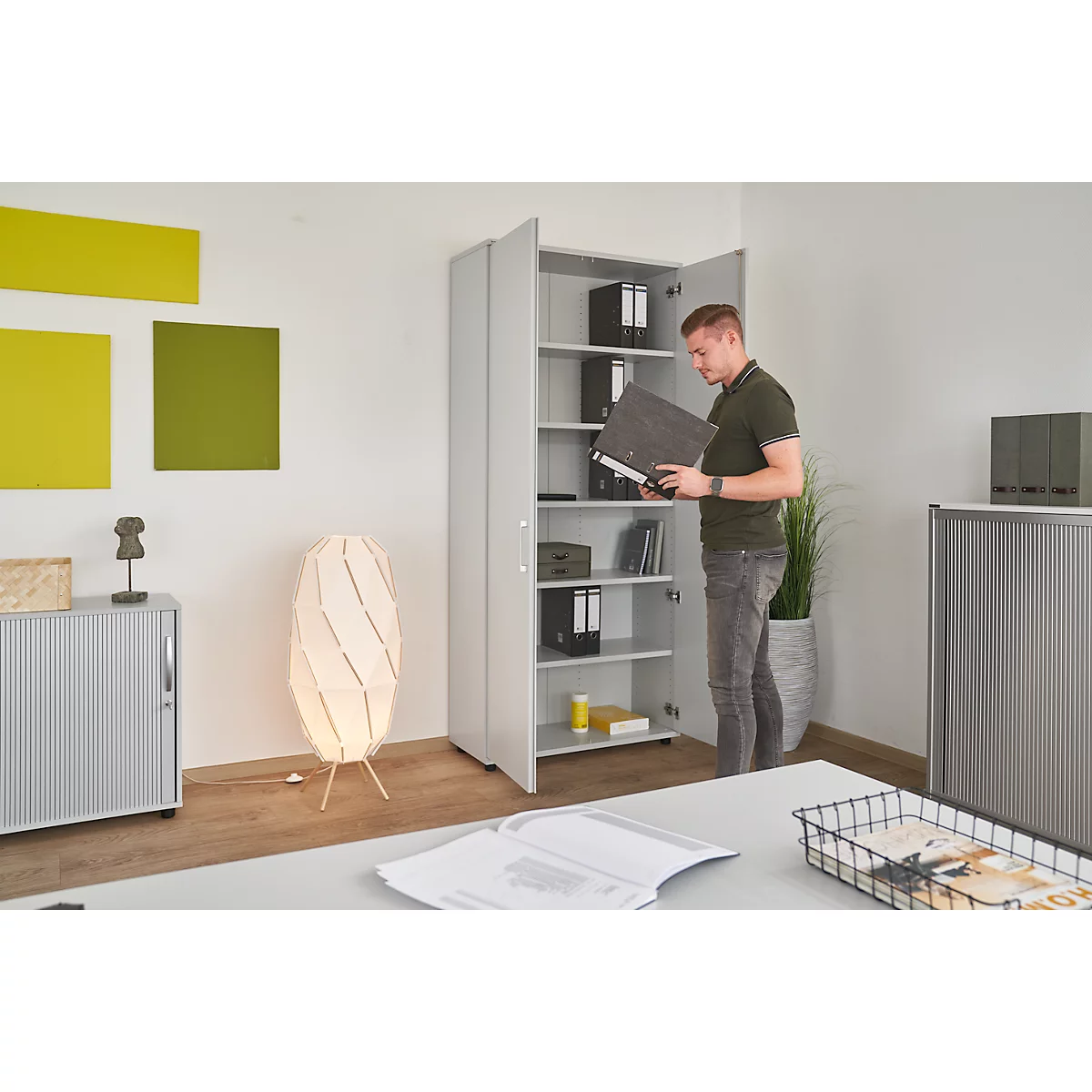 Draaideurkast TETRIS WOOD – B 800 x D 421 x H 2270 mm (hoogte inclusief glijders) – 6 OH - lichtgrijs – ons merk Schäfer Shop Genius
