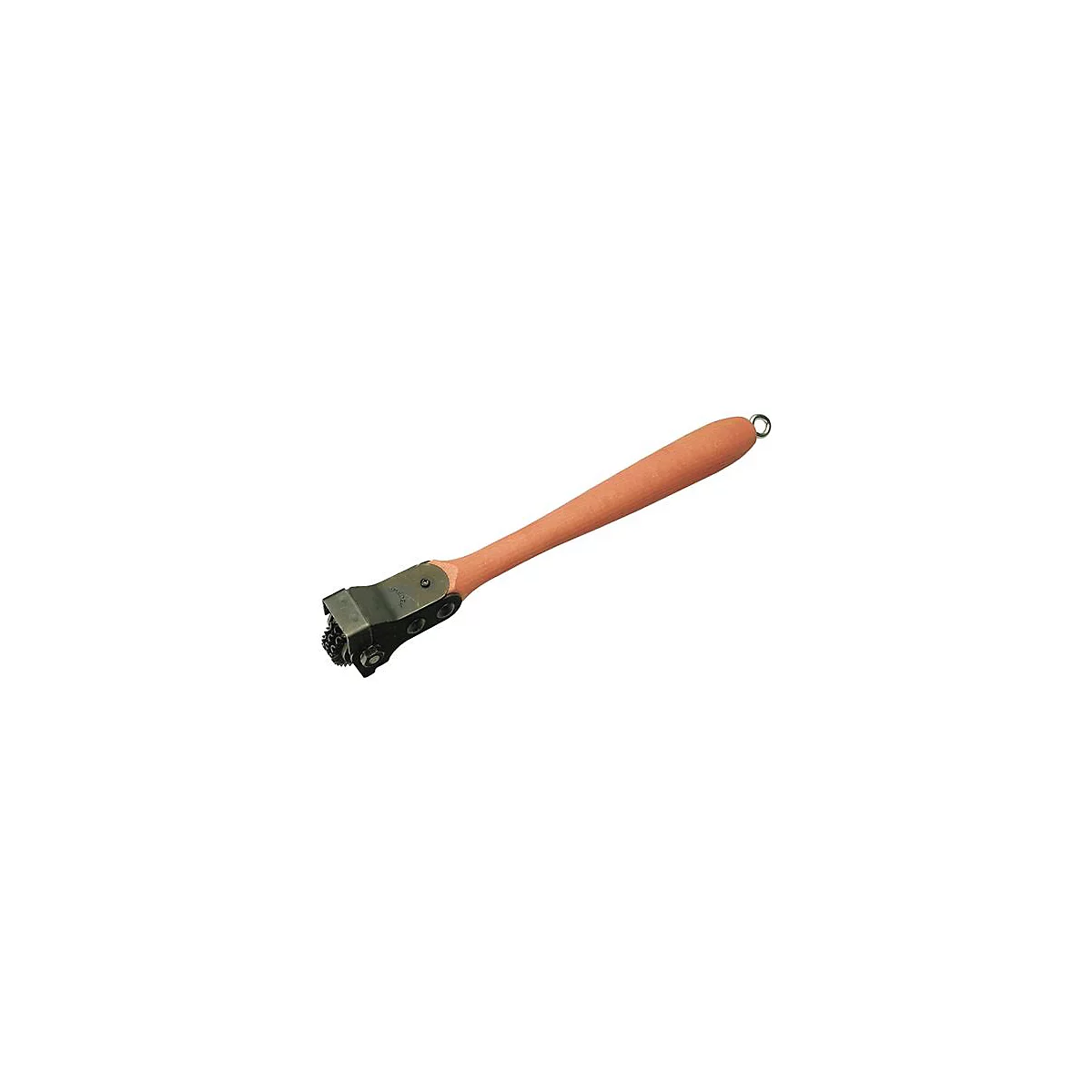 Outil avec manche en bois et rouleau en métal à petites pointes. Un anneau métallique se trouve au bout du manche.