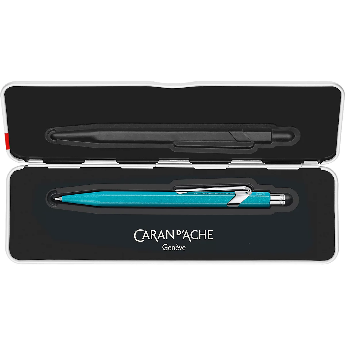 Zwei Stifte in einem geöffneten, weissen Etui. Ein Stift ist schwarz, der andere türkis. Beide sind in Aussparungen in einer schwarzen Einlage platziert.
