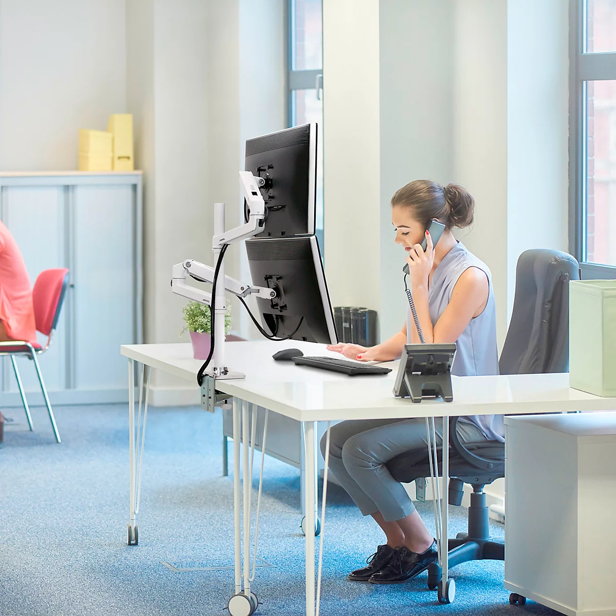 Dubbele monitorarm Ergotron LX 45-509-216, voor 2 monitoren tot 40", tot 20 kg, in hoogte verstelbaar, kantelen, zwenken &amp; zwenken, aluminium &amp; staal, wit