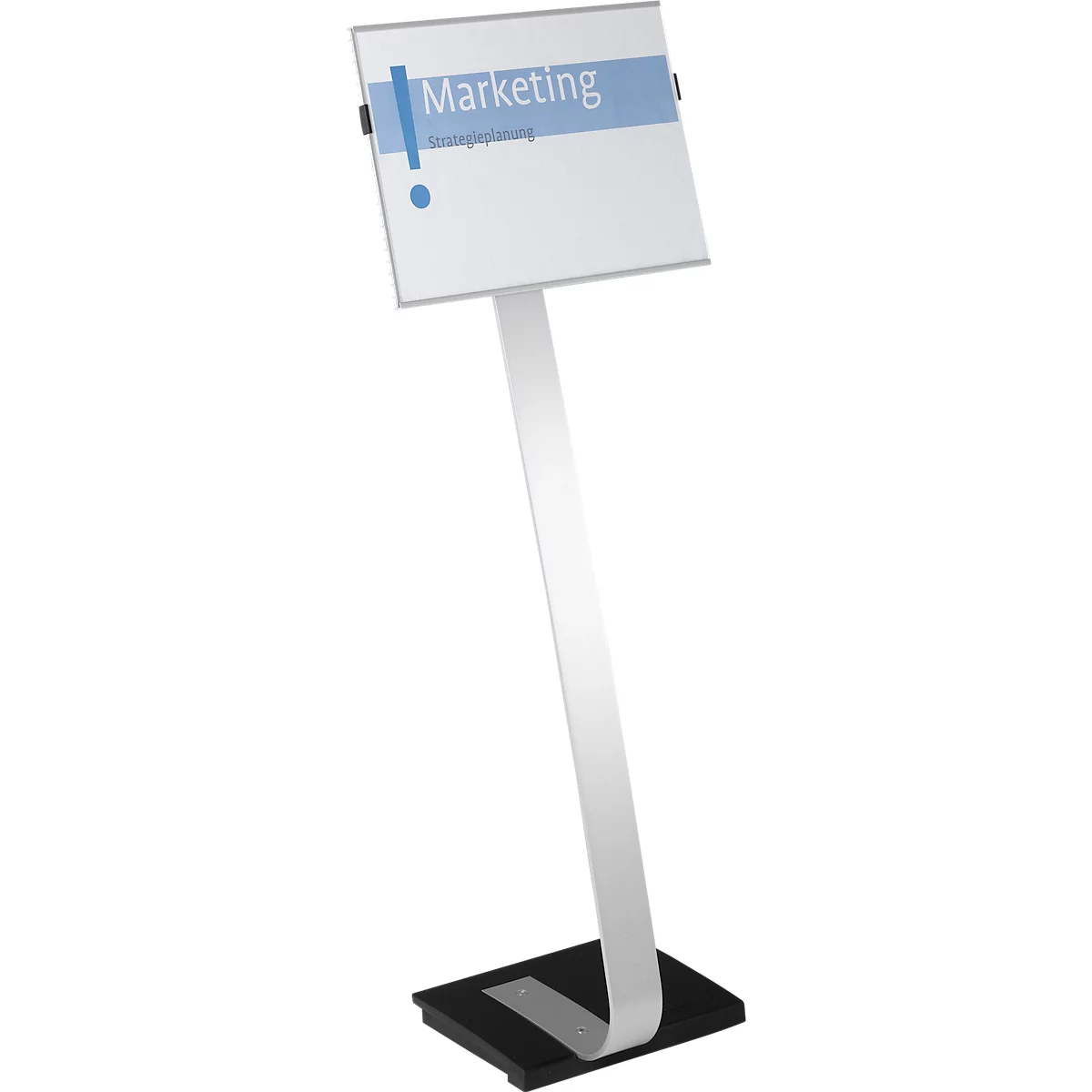 Een zilveren informatiestandaard met een zwarte voet en een wit bord met het blauwe opschrift Marketing.