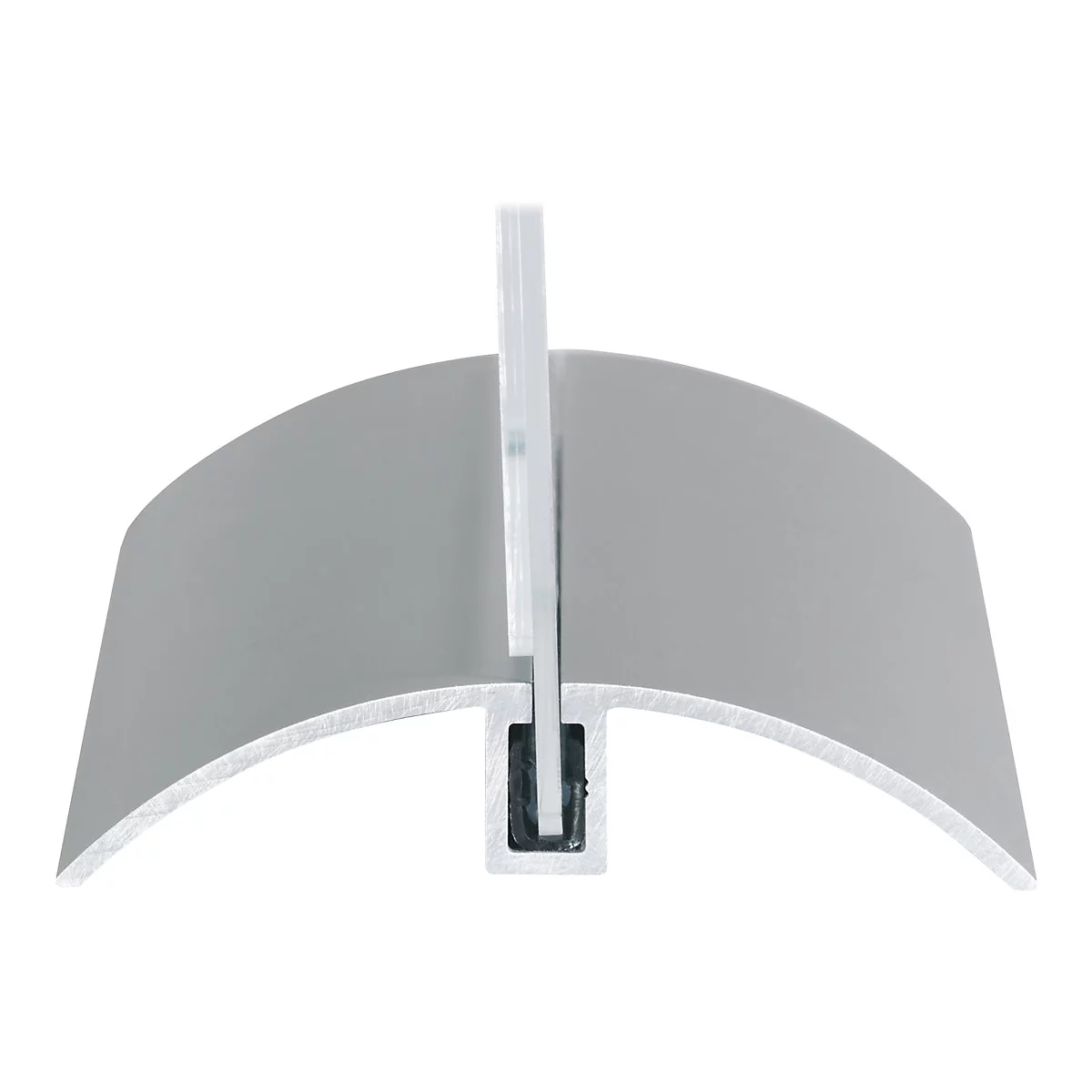 Aluminiumprofil mit gewölbter Form und eingesetzter Glasscheibe auf weißem Hintergrund.