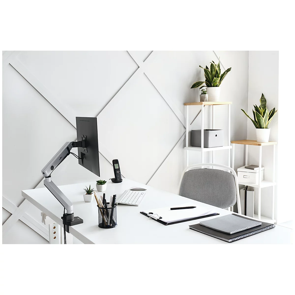 Durable Select Plus-monitorhouder, voor 1 monitor tot 32', met bureausteun, draaibaar/zwenkbaar/in hoogte verstelbaar, VESA-compatibel, zilver