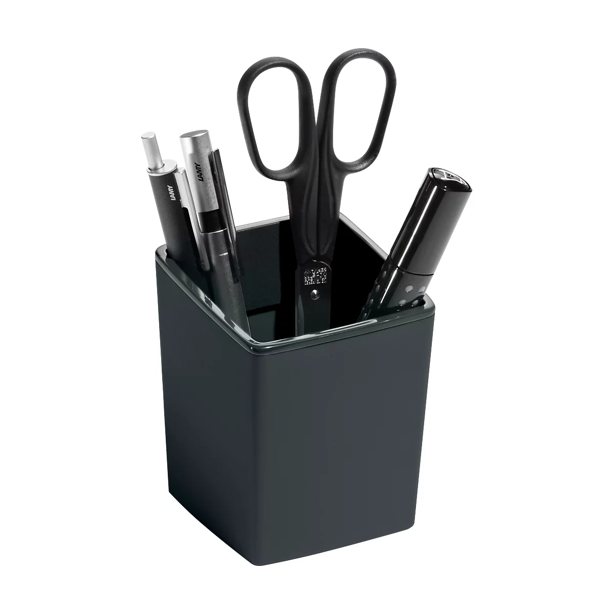 Schwarzer Stifthalter mit Schere, Stiften und Filzstift.