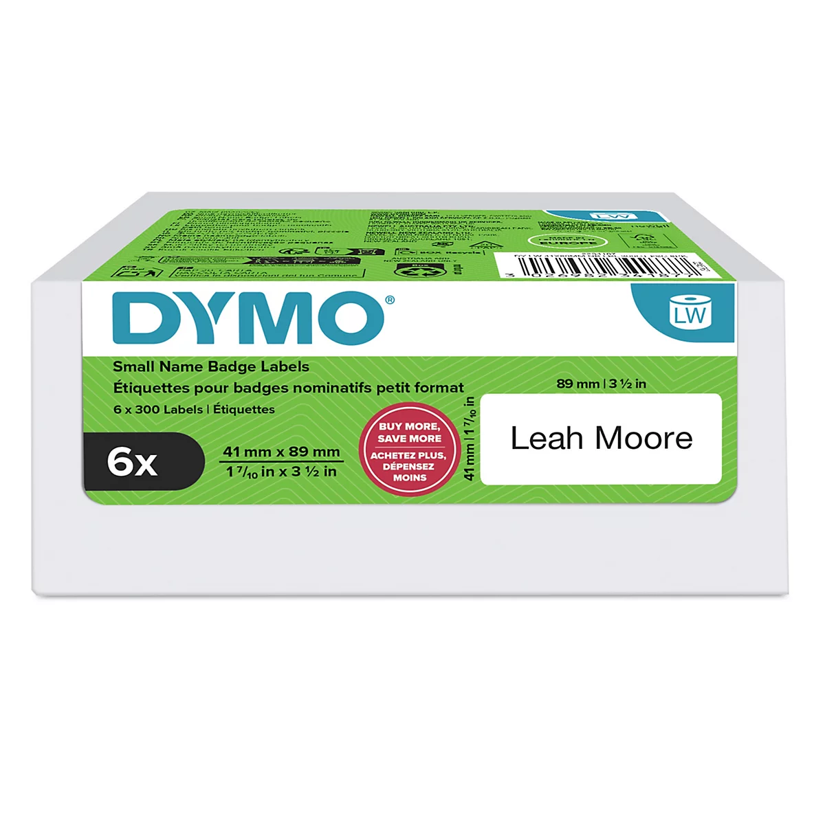 Weisse Box mit DYMO-Namensschildetiketten. Aufkleber zeigen Namen, Grösse und Text. Das Etikett ist mit "Leah Moore" beschriftet.