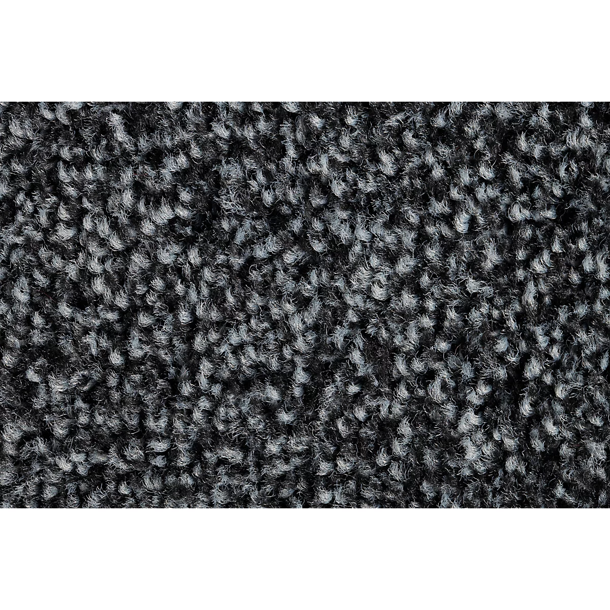 Primer plano de una alfombra gris jaspeada con una superficie densa y texturizada.