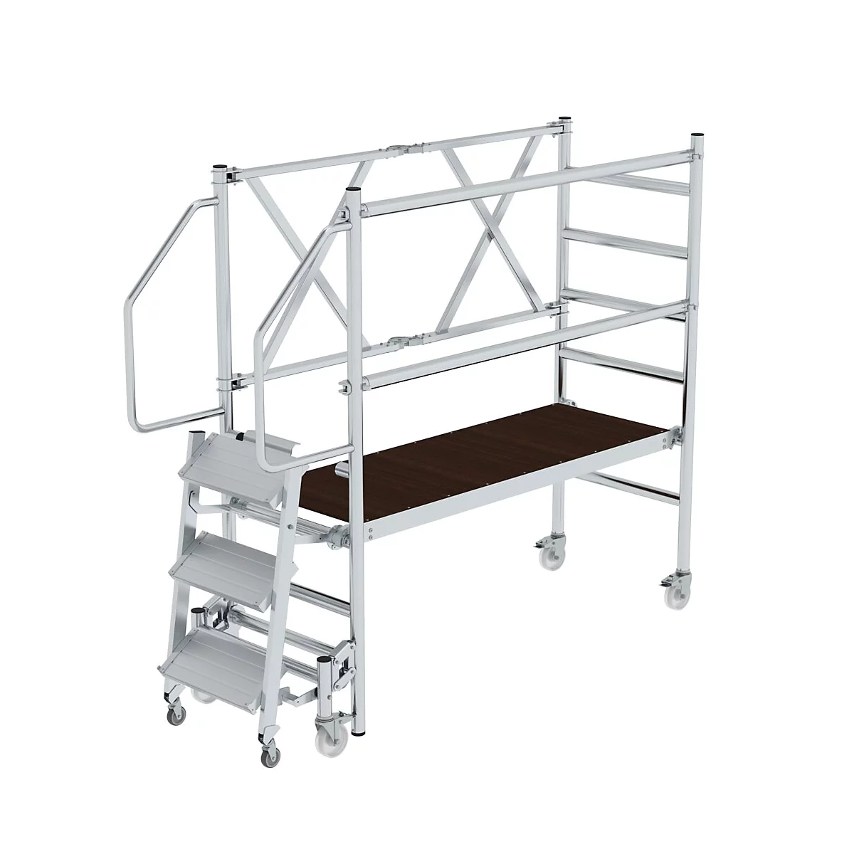 Échafaudage roulant en métal avec plateforme et escalier, sur fond blanc. Rampes et roues.