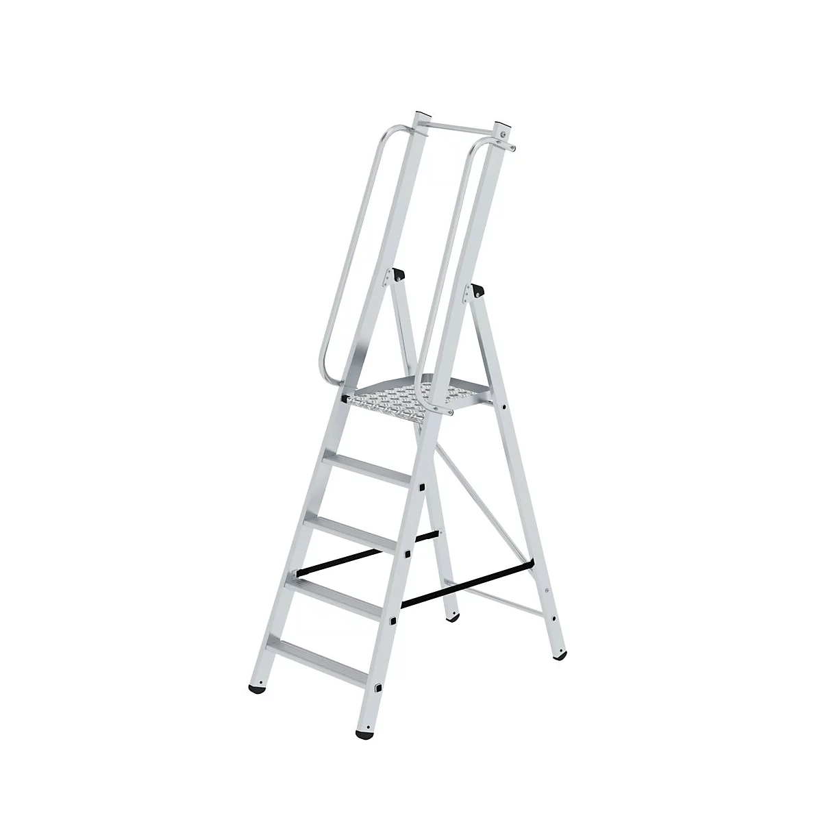 Une échelle en argent avec cinq marches et une rampe. L'échelle est posée sur un fond blanc.