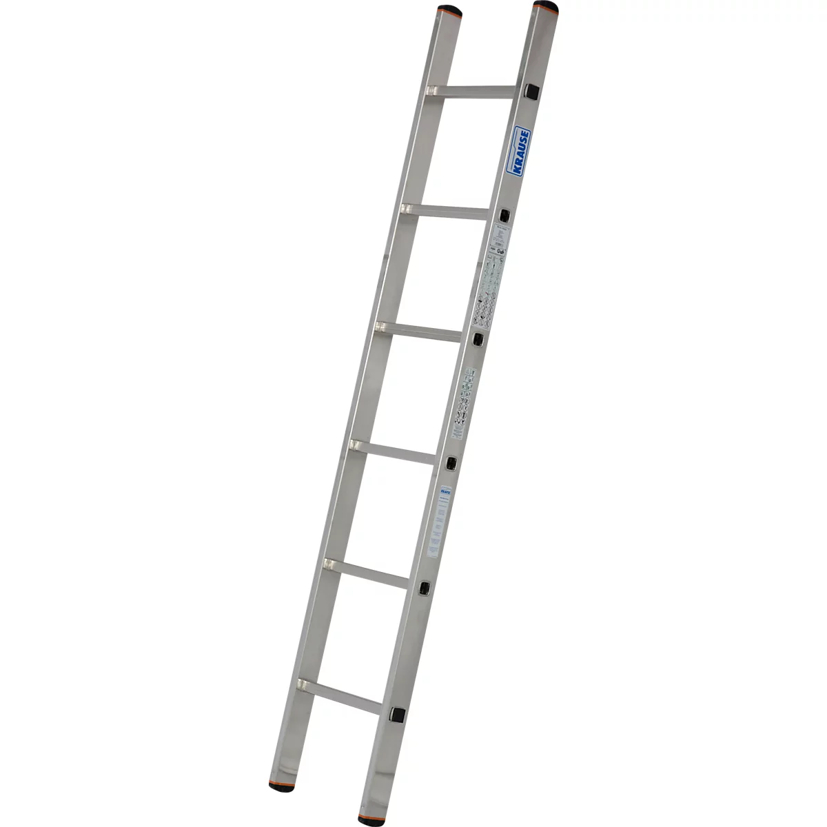 Une échelle en argent est appuyée en diagonale sur un fond blanc.