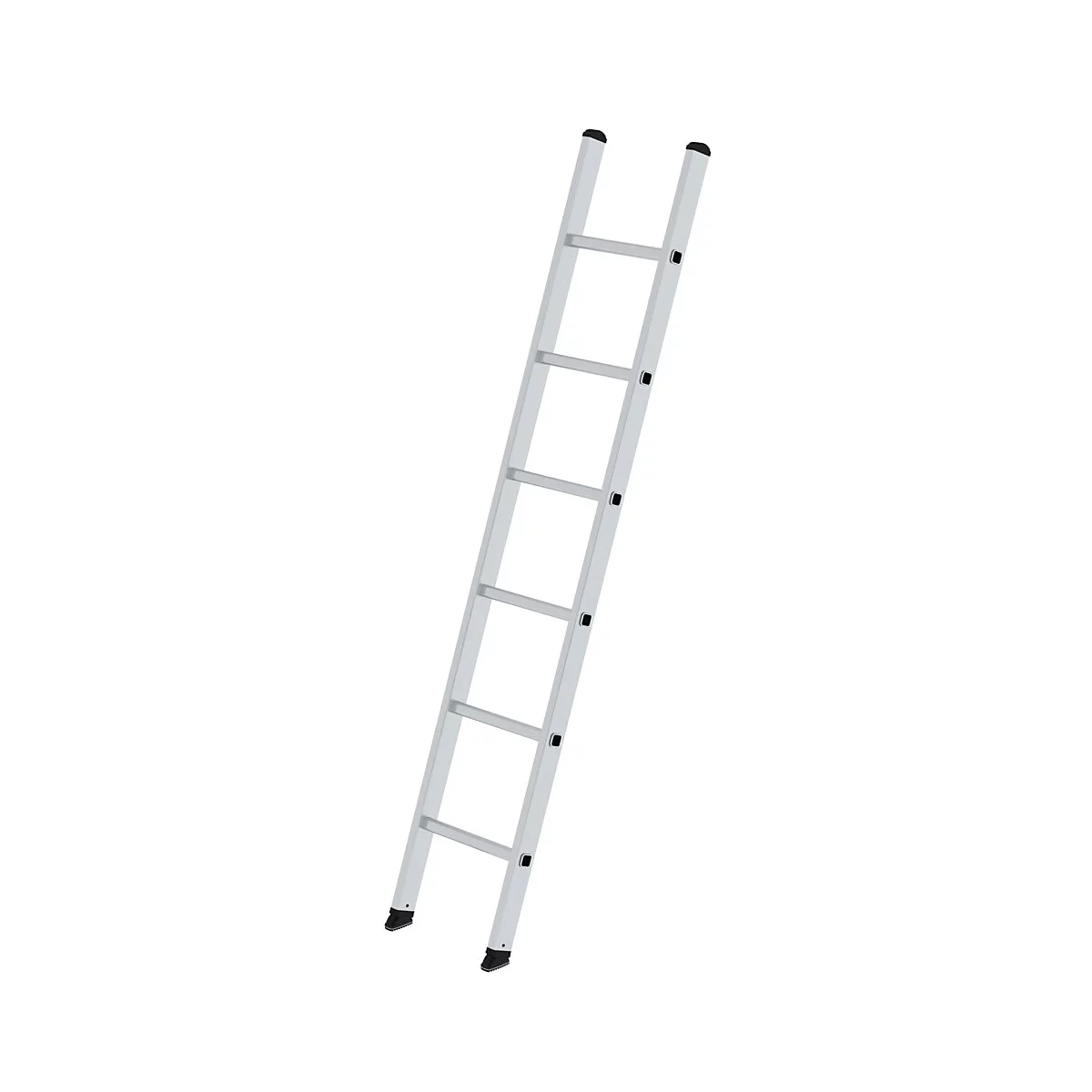 Une échelle en argent est placée en diagonale sur fond blanc. Pieds et embouts en caoutchouc noir.
