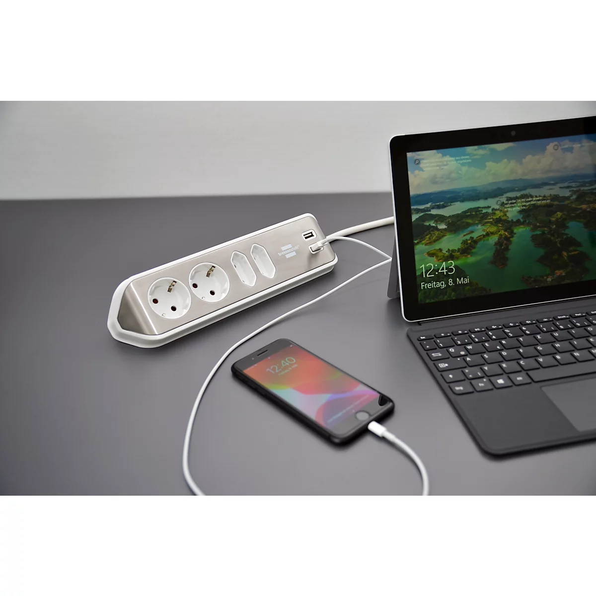 Eck-Steckdosenleiste brennenstuhl® estilo, 4-fach + USB-Ladefunktion, IP20, mit Kabel & Klebepads, L 70 x B 100 x H 300 mm, weiß-silber