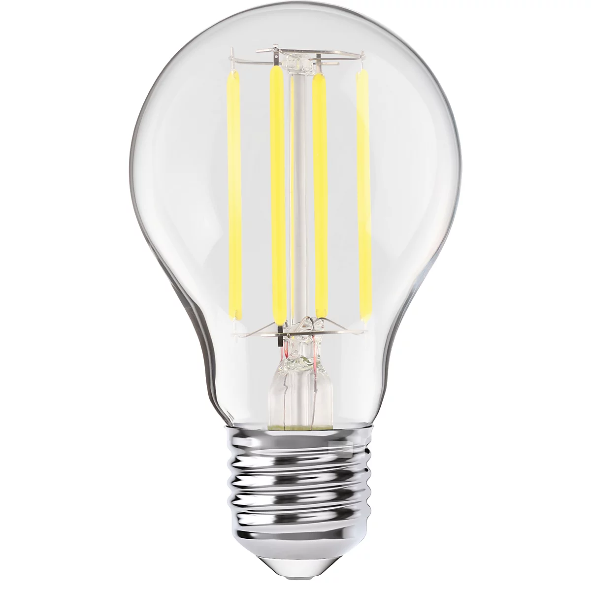 Gros plan d'une ampoule LED. L'ampoule a un boîtier en verre clair en forme de poire avec des filaments LED jaunes à l'intérieur et une base argentée.