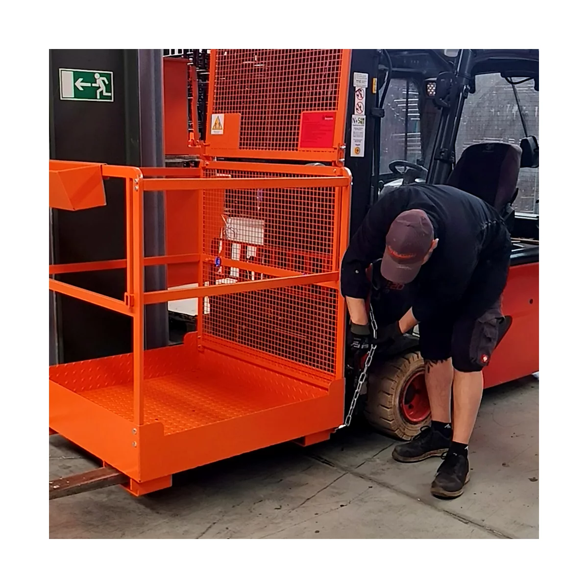 Eichinger-Industrie Arbeitskorb für Gabelstapler, für 2 Personen, Aufnahme auf breiter Seite, rutschsichere Plattform, Stahl, reinorange RAL 2004