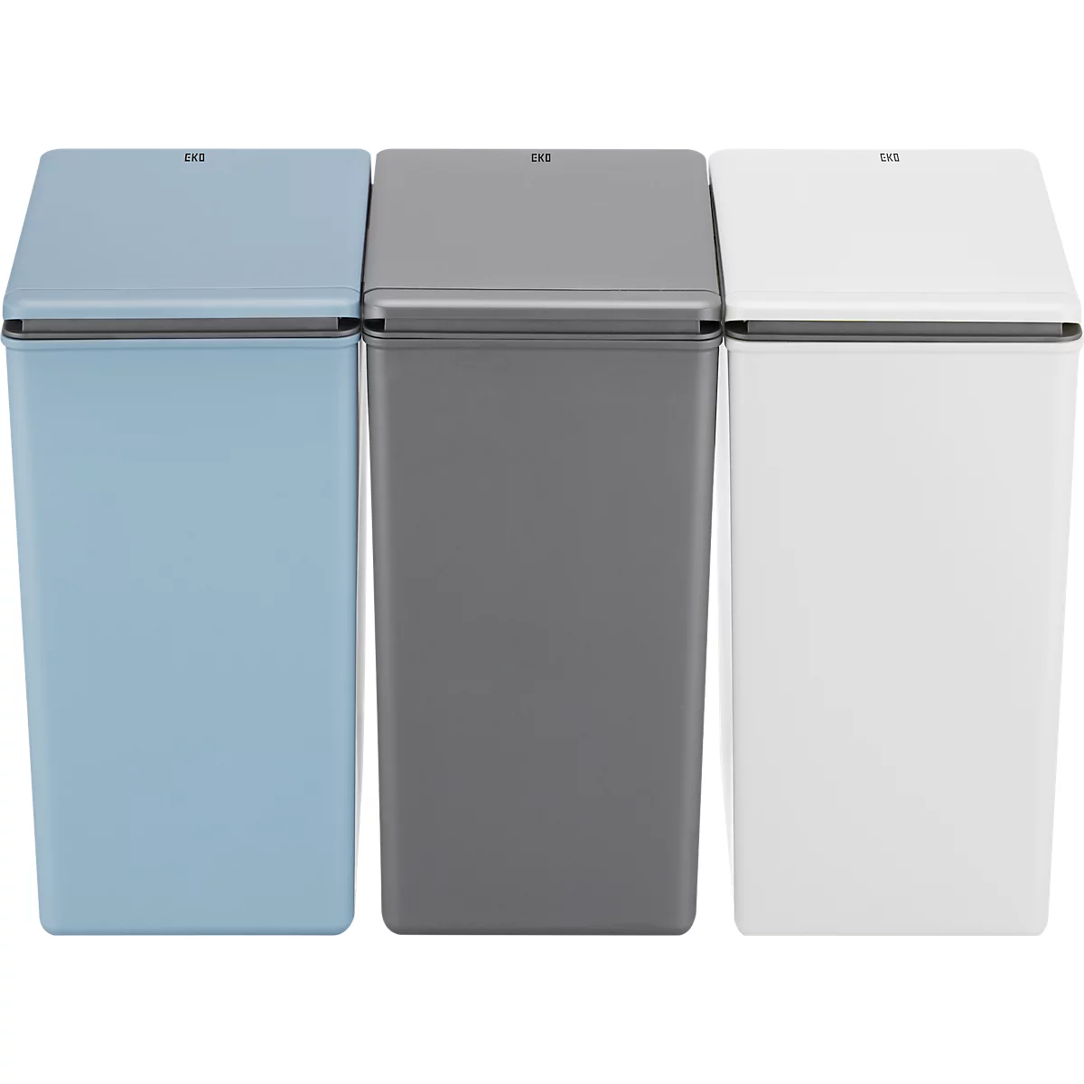 Trois poubelles rectangulaires : bleu, gris et blanc. Couvercles avec petite poignée.