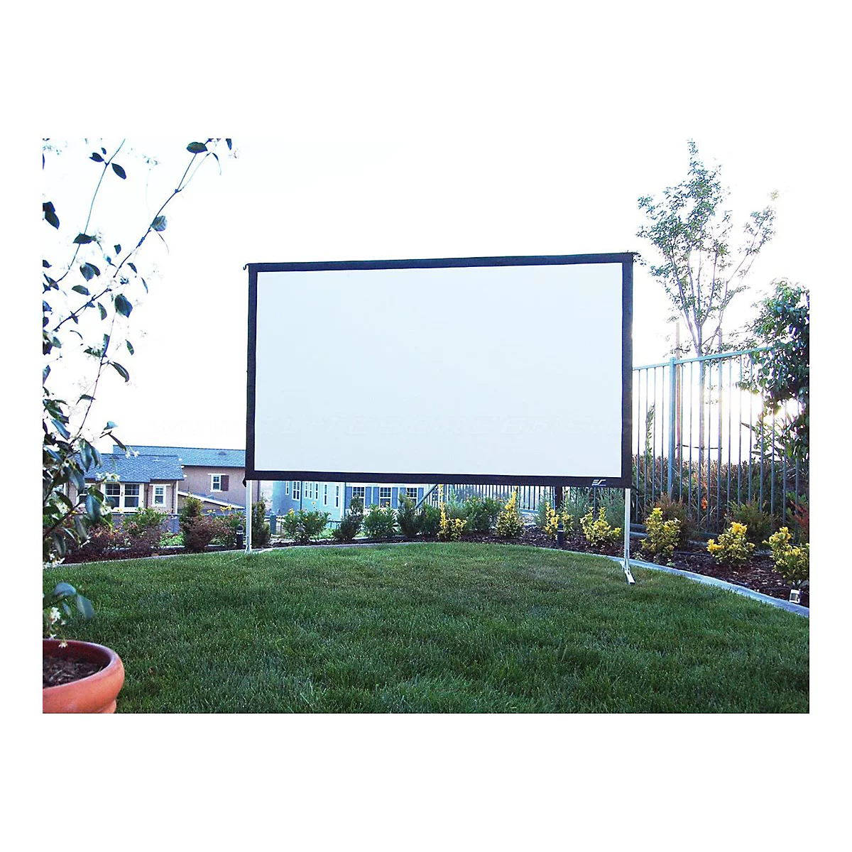 Elite Screens Yard Master 2 Series OMS135H2 - Projektionsschirm mit Beinen - 343 cm (135') - 16:9 - CineWhite