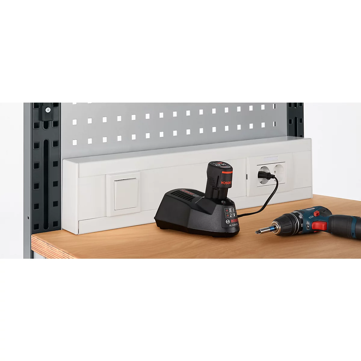 Energieleiste für AST31 Tischaufbau mit H 1615 mm, anschlussfertig, 2 x Steckdosen, 1 x Schalter, B 630 x T 60 x H 100 mm, Kunststoff, lichtgrau