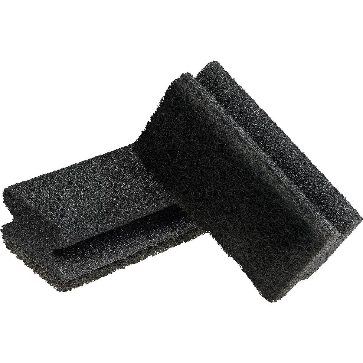 Plusieurs éponges de nettoyage noires sur fond blanc. Les éponges sont rectangulaires et ont une surface rugueuse.