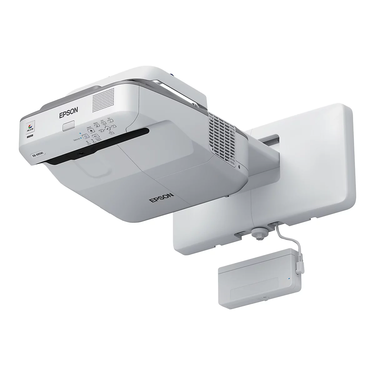 Weißer Epson Kurzdistanz-Projektor mit Wandhalterung und angeschlossener Steuereinheit vor weißem Hintergrund.