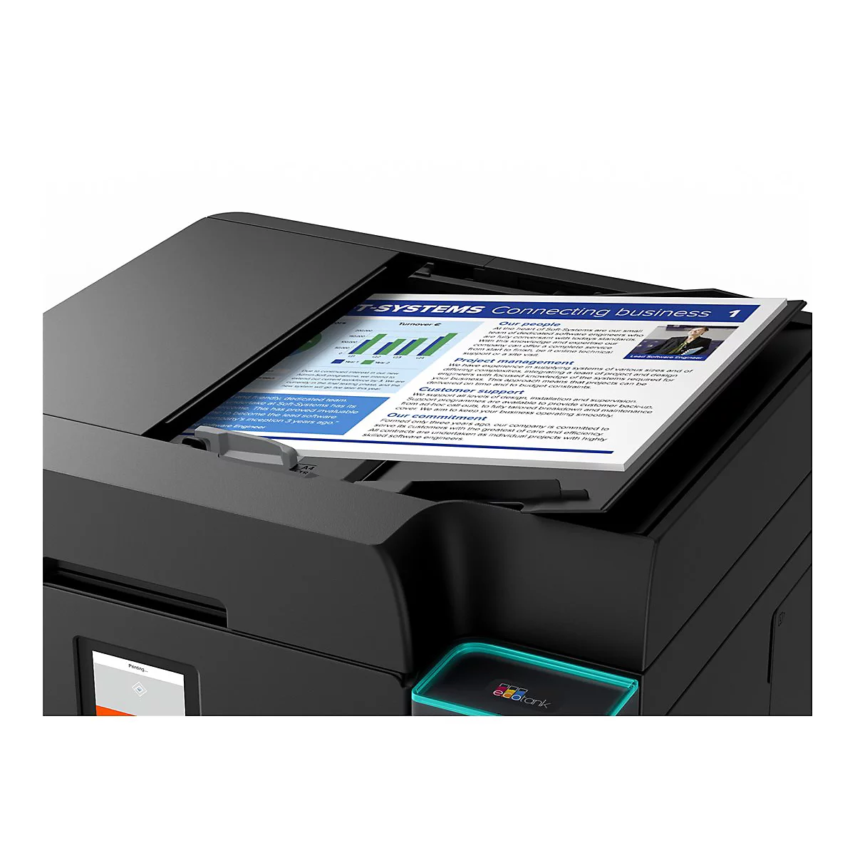Ein Drucker, der ein Dokument mit blauem Text und Diagrammen ausdruckt. Der Text lautet "T-SYSTEMS Connecting Business". Das Ökotank-Logo ist sichtbar.