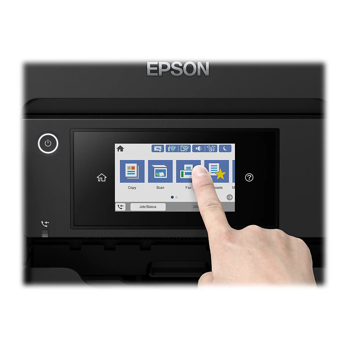 Eine Hand berührt den Bildschirm eines schwarzen Epson-Druckers. Auf dem Touchscreen sind Symbole für Kopieren, Scannen, Faxen und mehr zu sehen.