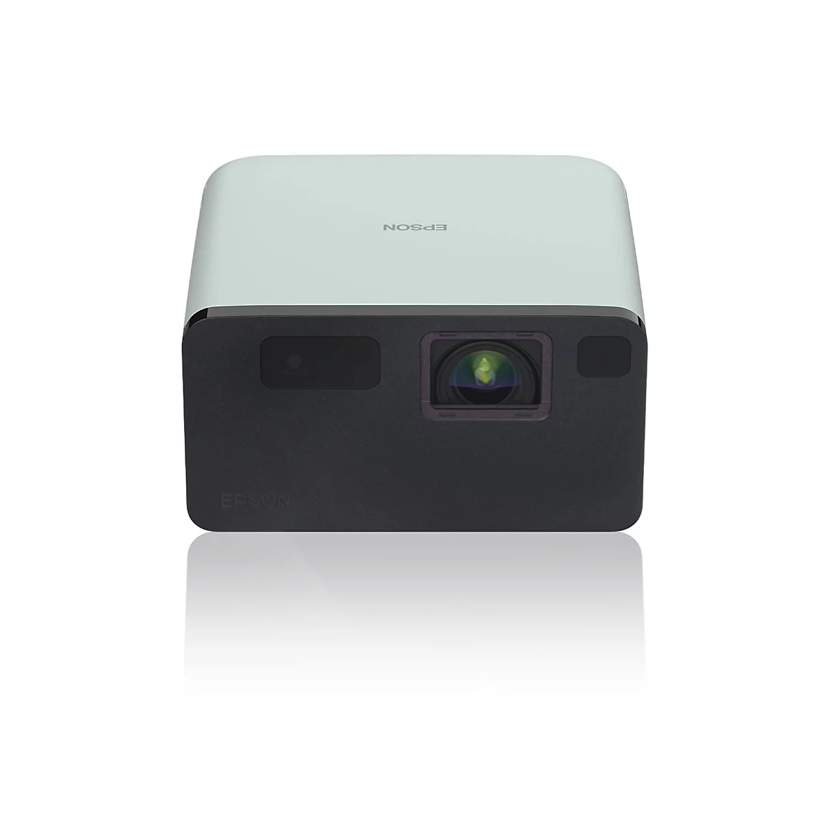 Projektor mit grauem Gehäuse, schwarzer Vorderseite, EPSON-Schriftzug. Spiegelung.