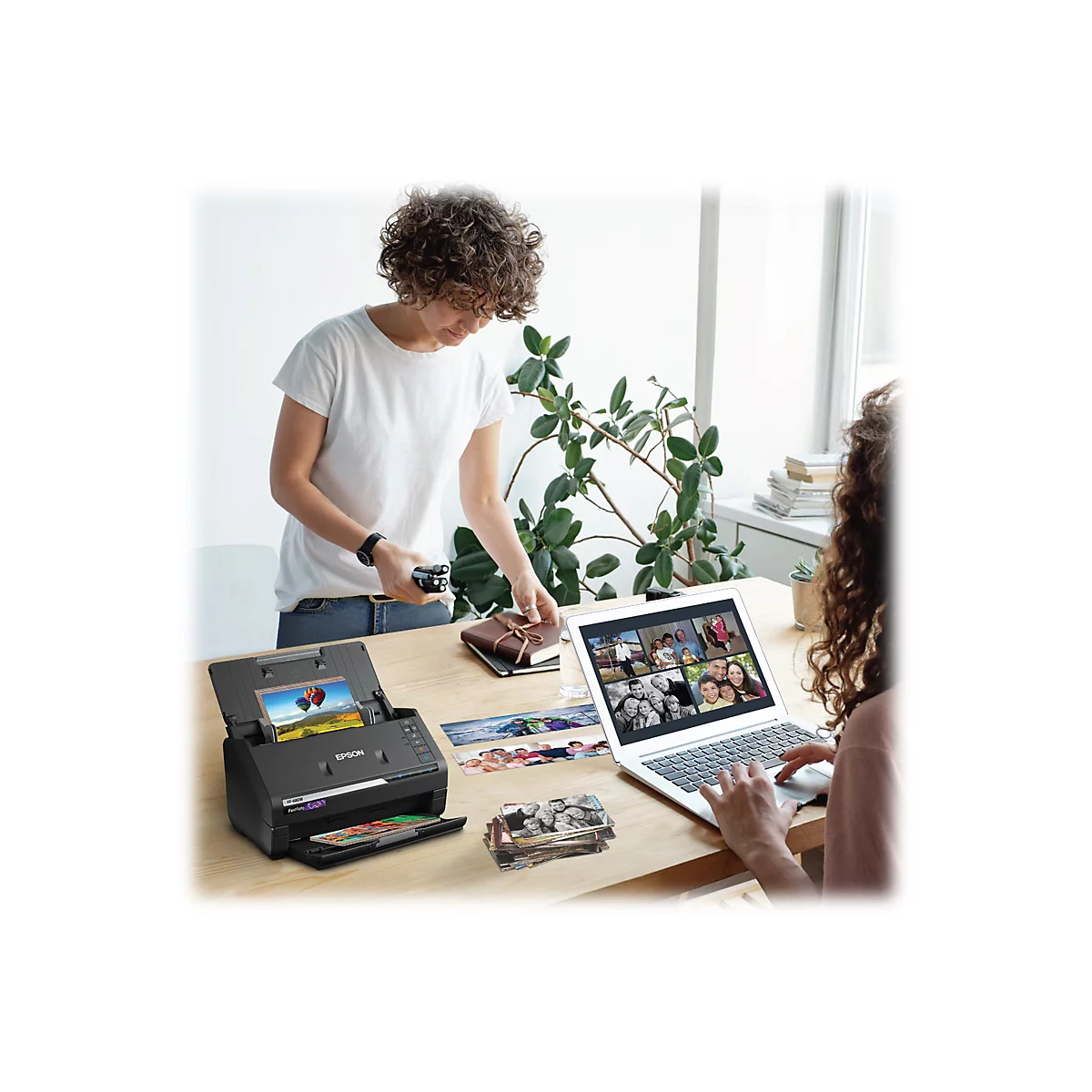 Epson FastFoto FF-680W - Dokumentenscanner - Desktop-Gerät - USB 3.0, Wi-Fi(n)
