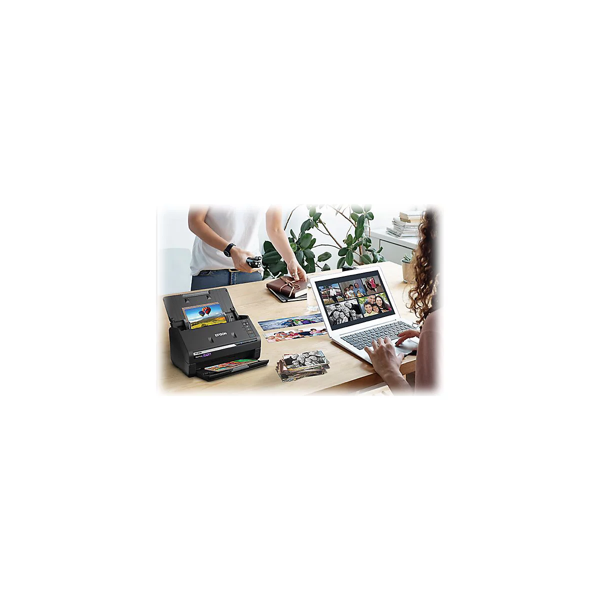 Epson FastFoto FF-680W - Dokumentenscanner - Desktop-Gerät - USB 3.0, Wi-Fi(n)