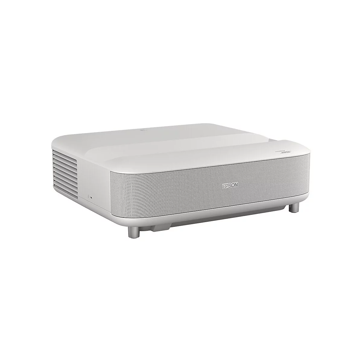 Weißer Projektor mit "EPSON" und "powered by BOSE" Schriftzug. Gerät steht auf kleinen Füßen, vor weißem Hintergrund.