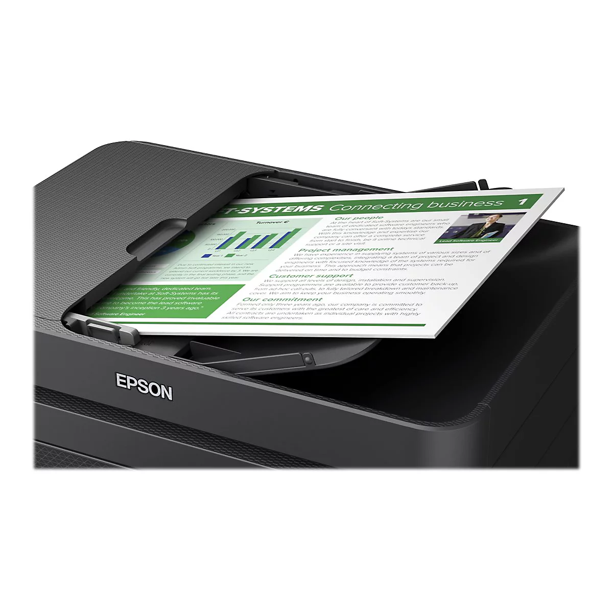 Une imprimante Epson noire imprimant un document. Du texte et des graphiques verts sont visibles sur le papier.