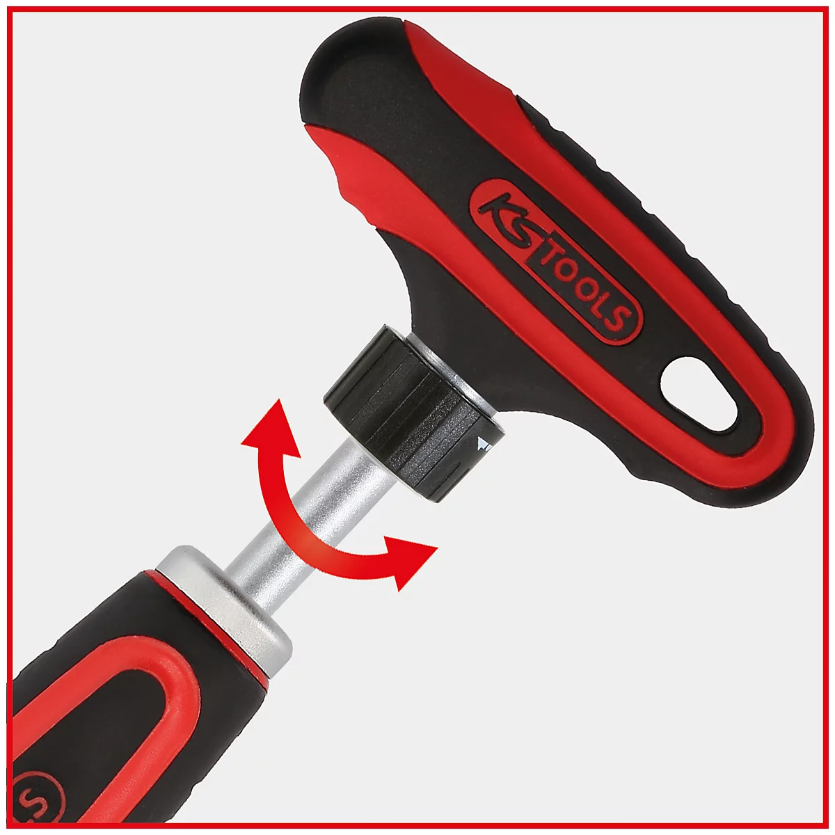 Nahaufnahme eines Knarrenschlüssels von KS TOOLS. Der Griff ist rot und schwarz, das Werkzeug zeigt die Drehbewegung an.