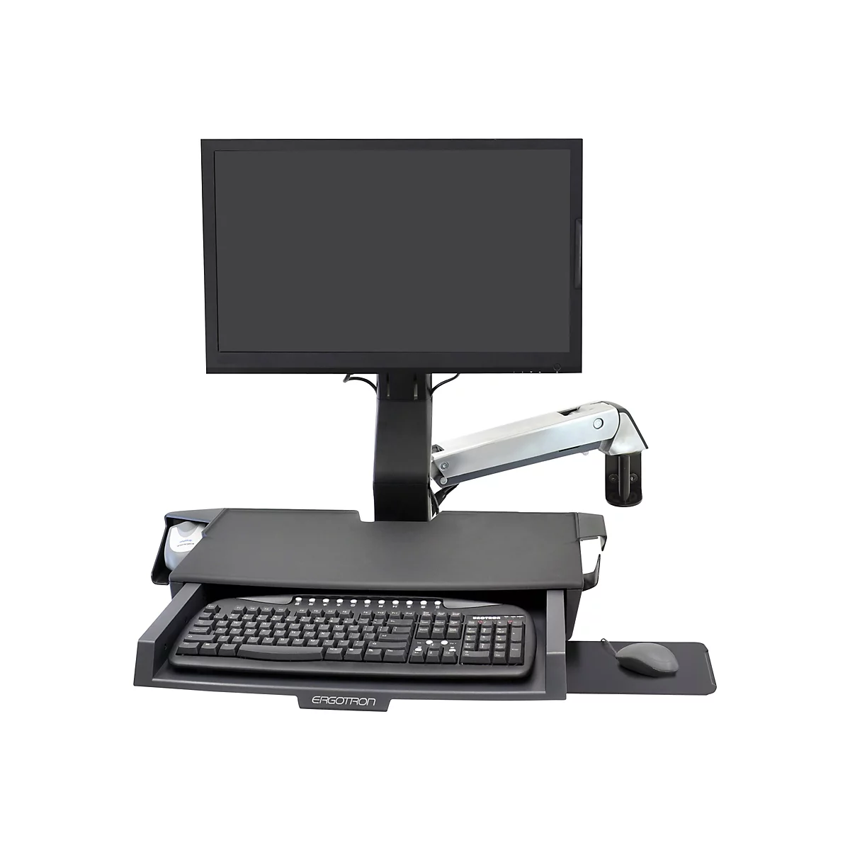 Ein schwarzer Monitor, Tastatur und Maus auf einem höhenverstellbaren Schreibtisch. Der Tisch hat das Logo "Ergotron".