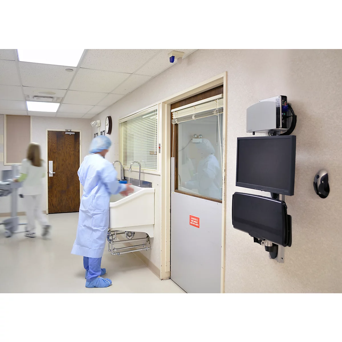 Ergotron LX 45-247-026 zit-sta werkplek, wandmontage, voor 1 beeldscherm tot 32', met toetsenbordlade &amp; medium CPU-houder, in hoogte verstelbaar, kantelbaar, zwenkbaar &amp; kantelbaar, aluminium