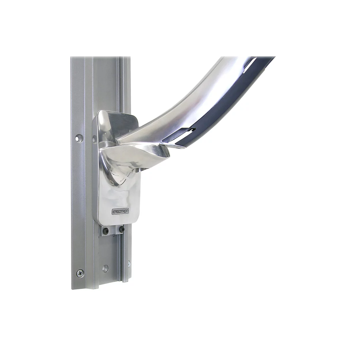 Detailaufnahme einer Halterung für einen Monitor, die an einer Schiene befestigt ist. Die Halterung ist aus Metall, mit dem Logo "ERGOTRON".