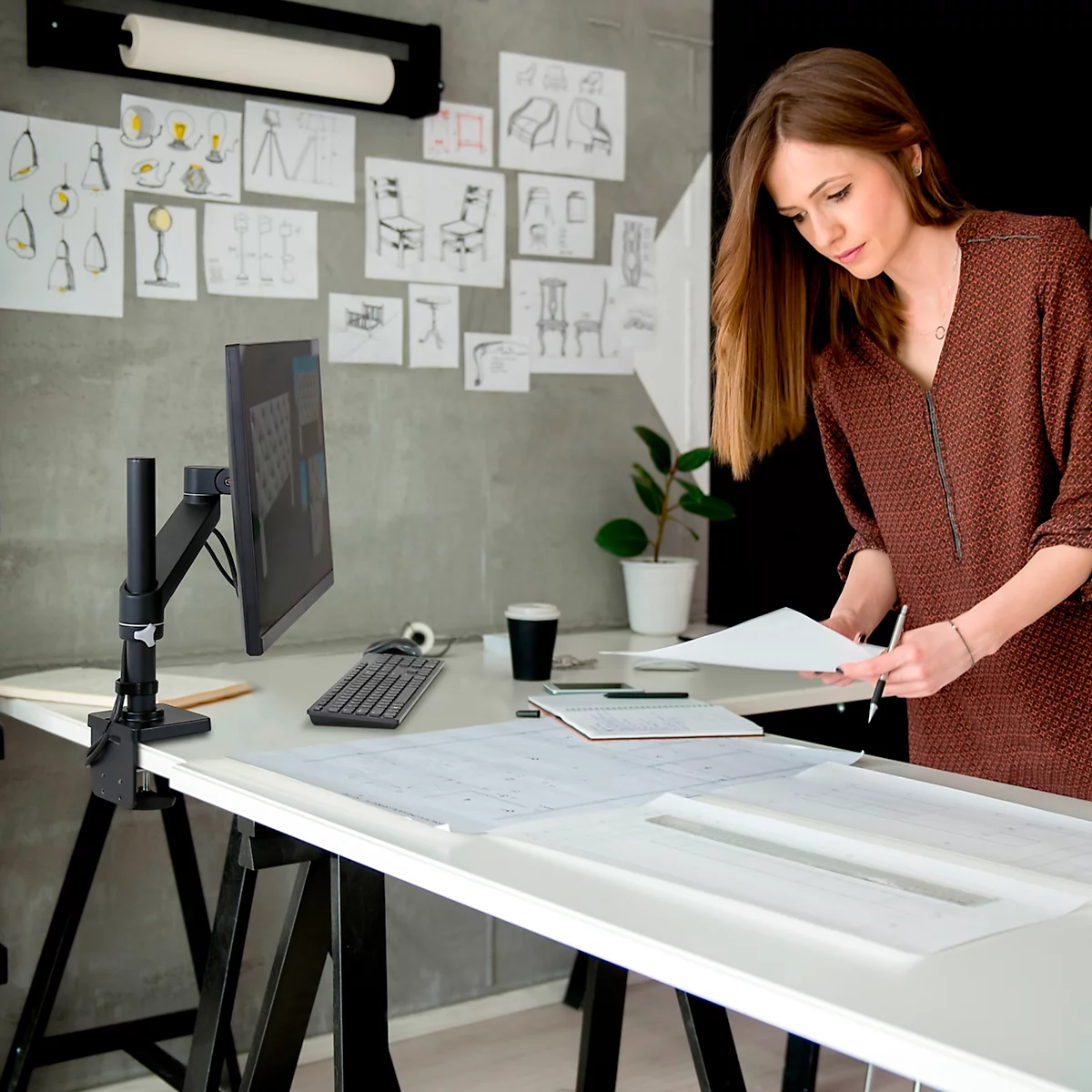 Ergotron NX monitorarm, bureaubevestiging, tot 34', 8 kg, in hoogte verstelbaar, kantelbaar, draaibaar en roteerbaar, zwart