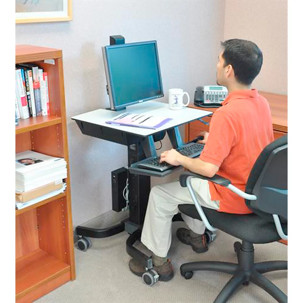 ergotron® WorkFit-C Single HD zit-sta werkplek, werkblad, in hoogte verstelbare monitorarm &amp; toetsenbordblad, kabelmanagement, zwart-grijs