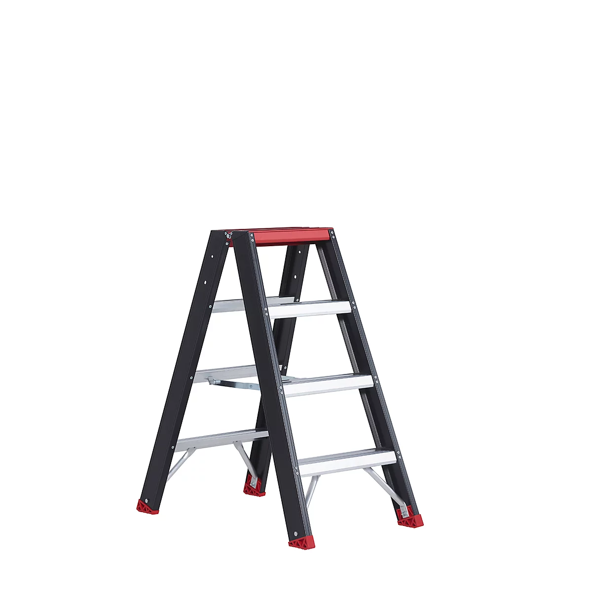 Una escalera negra y plateada con un peldaño superior rojo aislada sobre un fondo blanco.