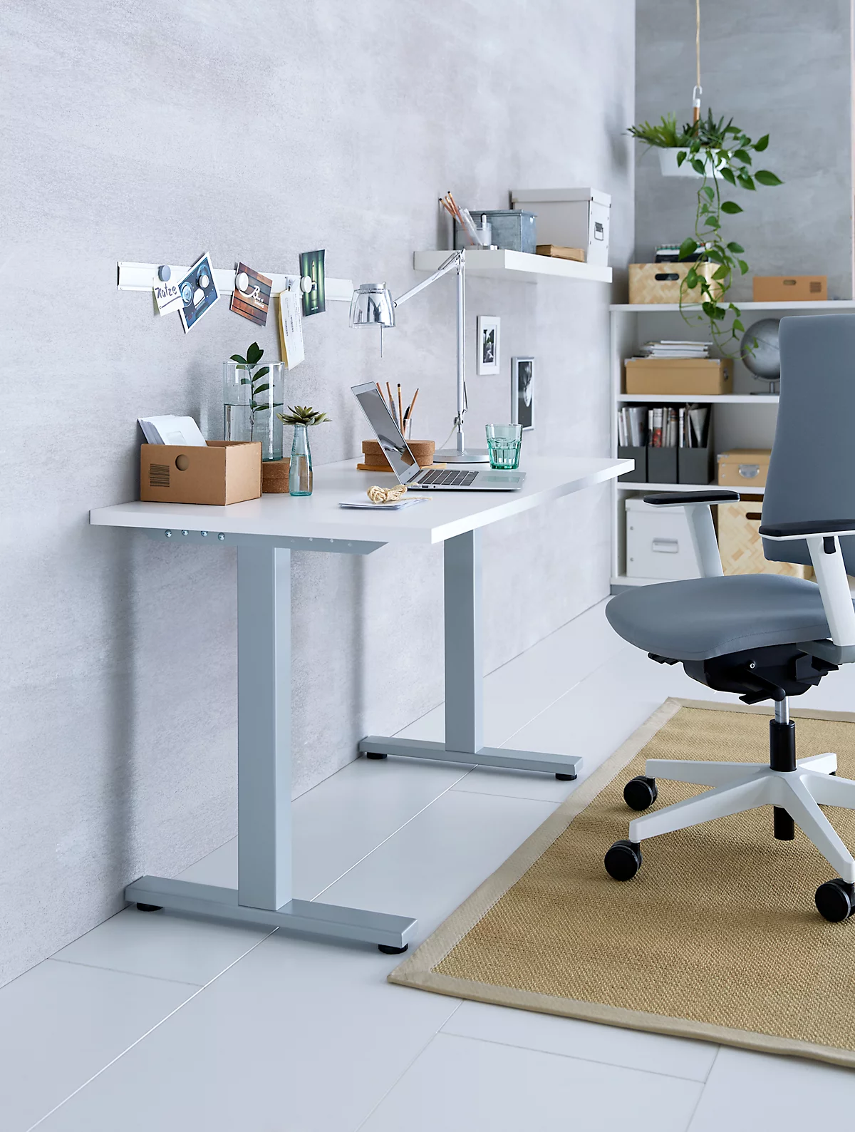 Escritorio Home Office Start Off, rectangular, pie en T, ancho 1300 x fondo 650 x alto 735 mm, aluminio blanco/blanco 