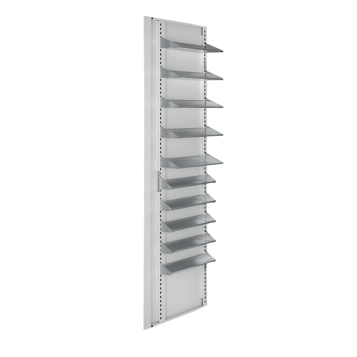 Estanterías de pared grises con muchas estanterías, ligeramente inclinadas.