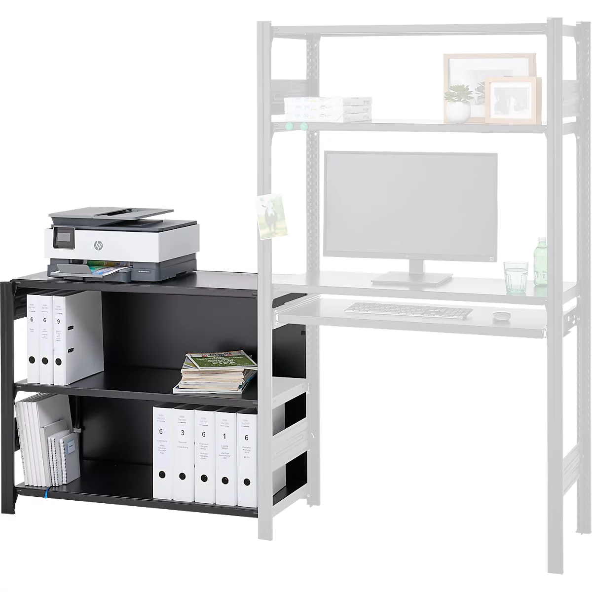 Étagère noire avec imprimante, dossiers et papiers. Le reste d'un bureau est indiqué en pointillé.