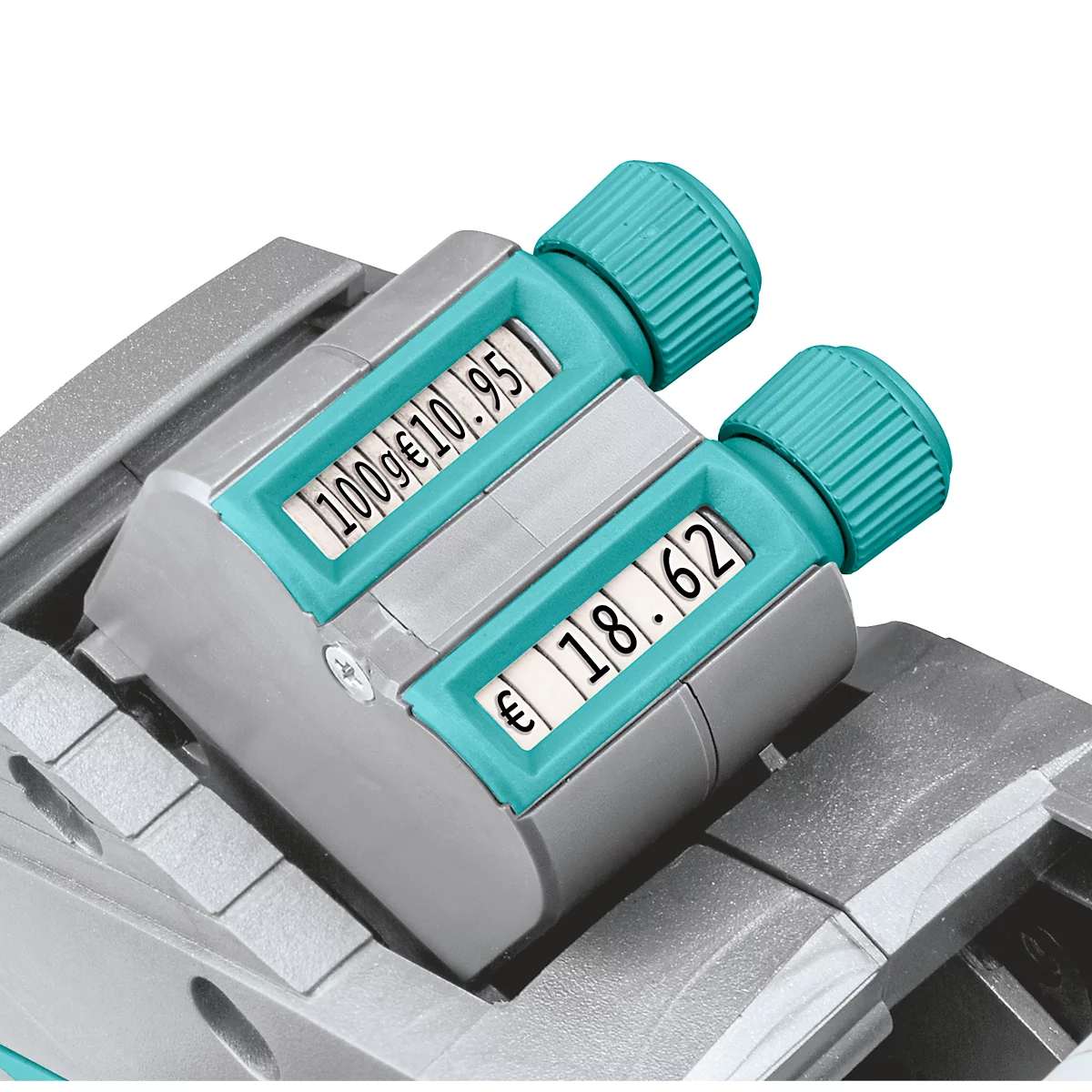 Gros plan d'un marqueur de prix manuel avec deux écrans. Les prix sont affichés sur les écrans : 10,95 € et 18,62 €.