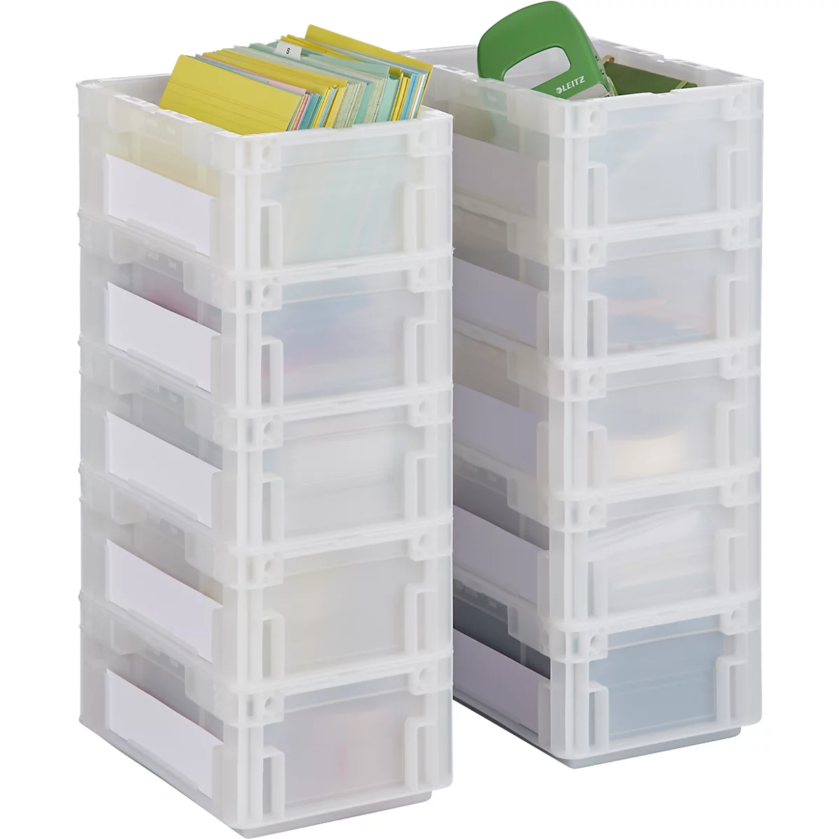 Zwei transparente Kunststoffboxen. In einer Box liegen gelbe Karten, in der anderen ein grüner Locher. Die Boxen sind beschriftbar.