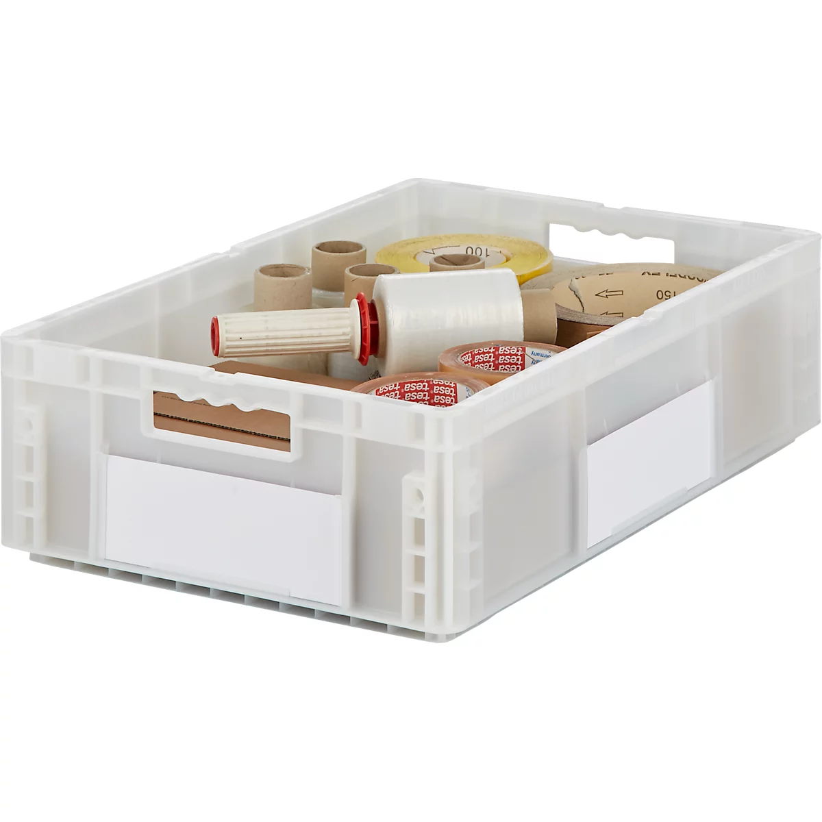 Weisser Kasten gefüllt mit Verpackungsmaterialien wie Klebebändern, Rollen und Papierröhren.