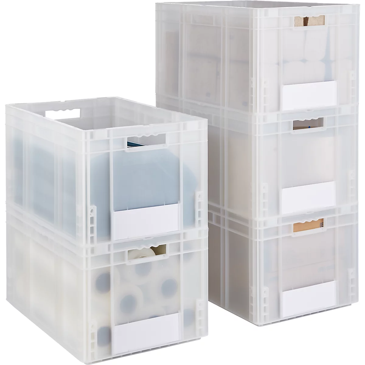 Zwei stapelbare, transparente Kunststoffboxen. Die Boxen sind mit weißem Papier beklebt.