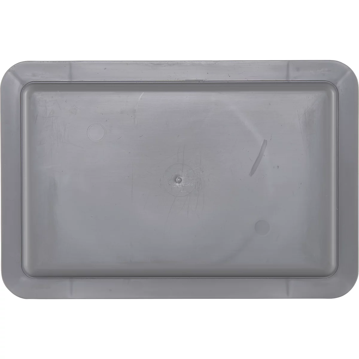 Couvercle de récipient rectangulaire gris avec des coins arrondis. De légères rayures et une petite indentation ronde sont visibles sur la surface.