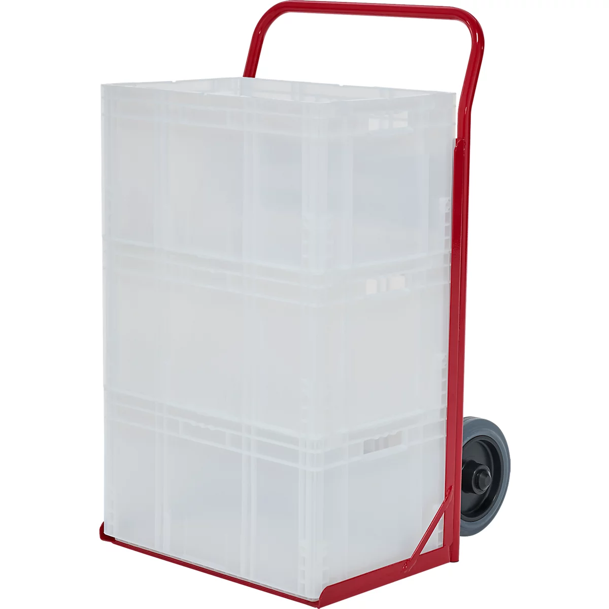 Ein roter Transportwagen, beladen mit drei transparenten Kunststoffboxen. Der Wagen hat zwei Räder und einen roten Bügelgriff.