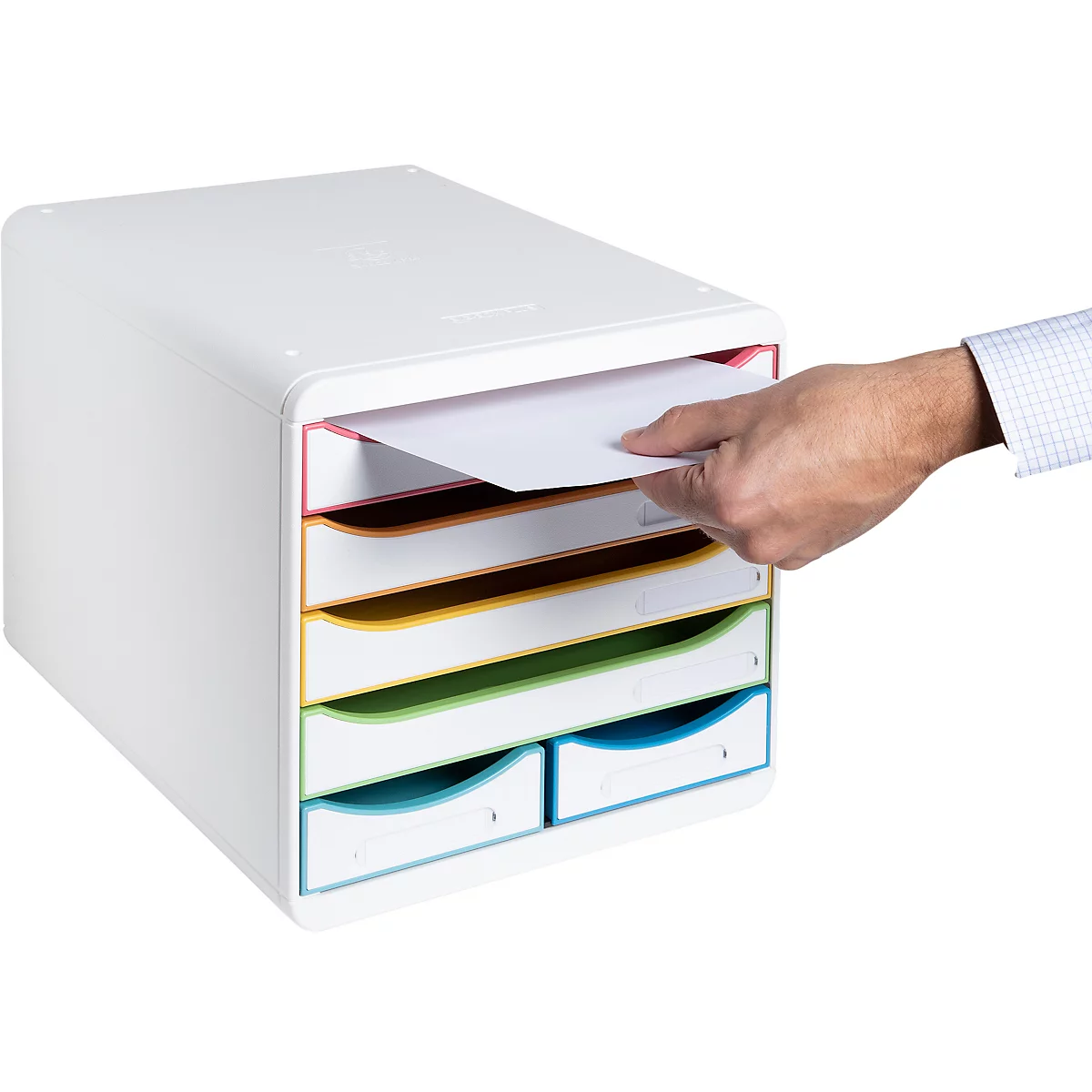 Weißer Papier-Organizer mit farbigen Fächern. Eine Hand entnimmt ein Blatt.