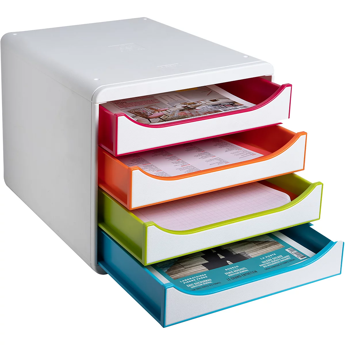 Witte stapelbare brievenbak met gekleurde lades: roze, oranje, groen en blauw. Er zitten papieren in de laden.