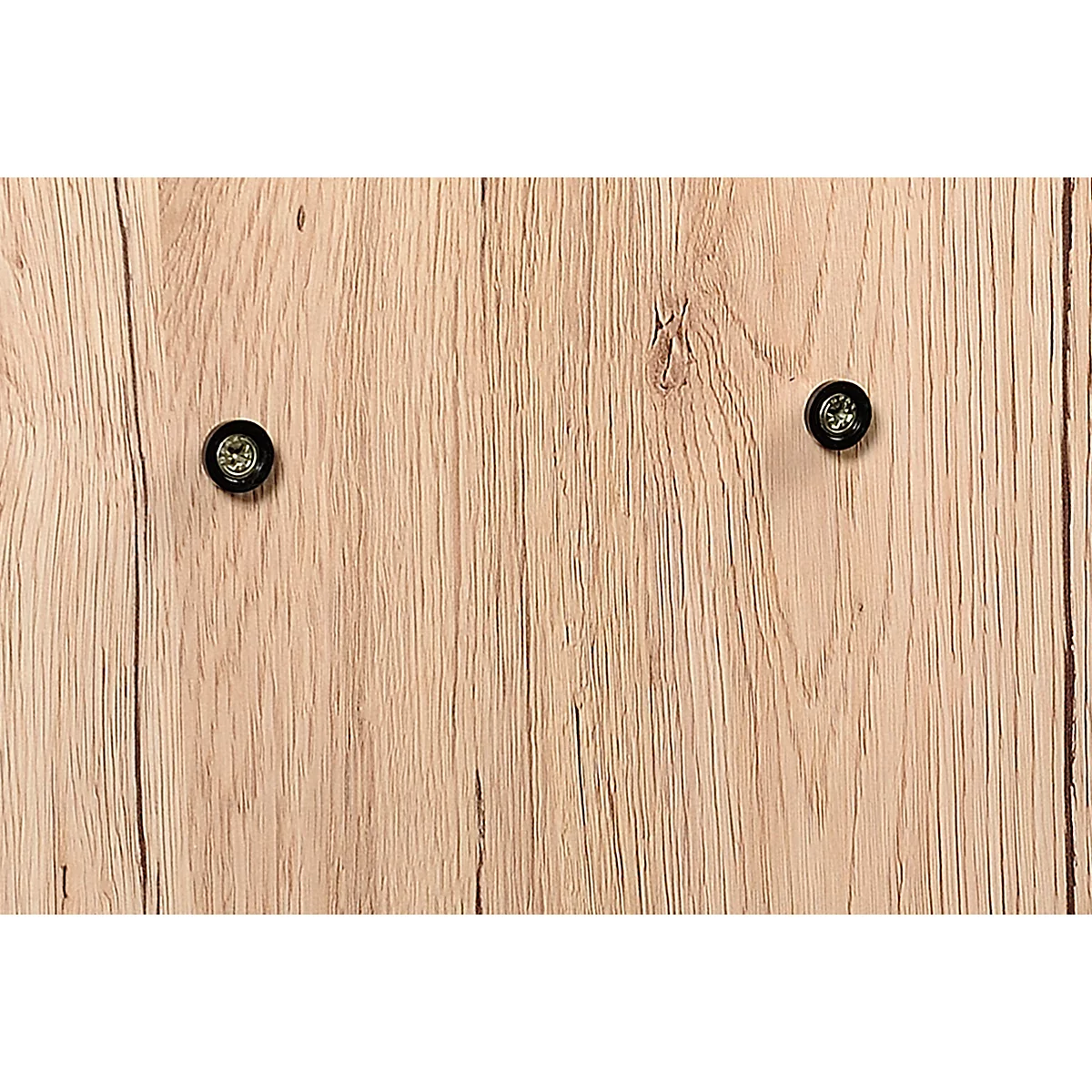 Nahaufnahme einer Holzmaserung mit zwei schwarzen Schrauben. Die Holzmaserung hat eine helle, beige Farbe und natürliche Strukturen.