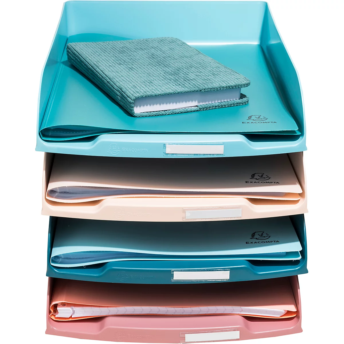 Mehrfarbiger Ablagestapel mit Papieren und Notizbuch. Farben: Türkis, Rosa, Beige.